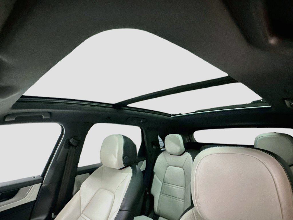 Certified 2024 Porsche Cayenne AWD/4WD image 22