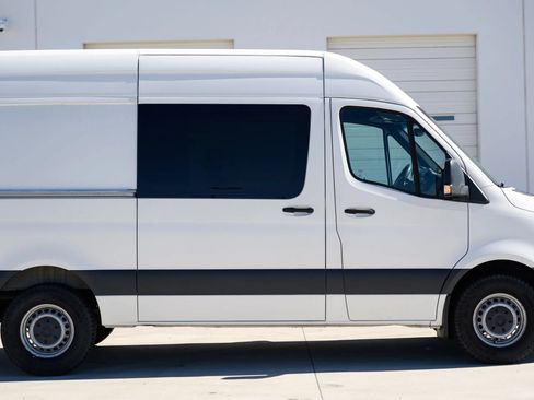 Used 2021 Mercedes-Benz Sprinter 2500 image 76