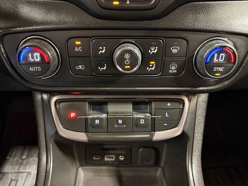 Used 2022 GMC Terrain AT4 w/ Infotainment Package II image 18