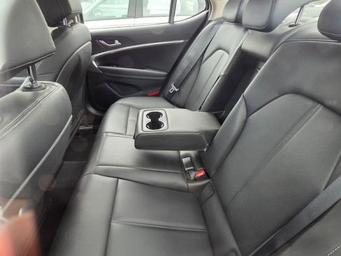 Used 2025 Genesis G70 2.5T image 10