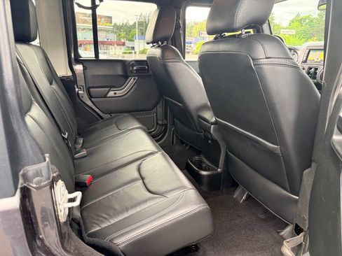 Used 2018 Jeep Wrangler Unlimited Sahara w/ Max Tow Package AWD/4WD image 30
