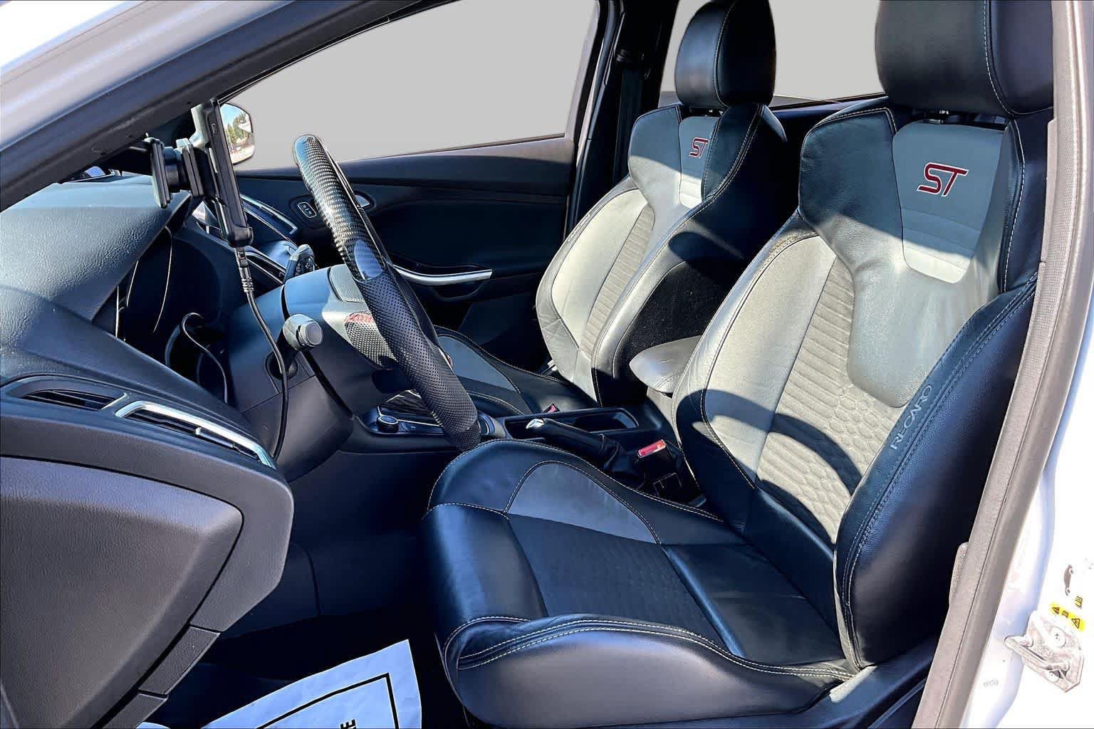 Used 2017 Ford Focus ST w/ Equipment Group 401A FWD image 8