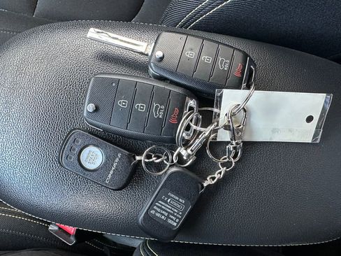 Used 2015 Kia Soul + image 6