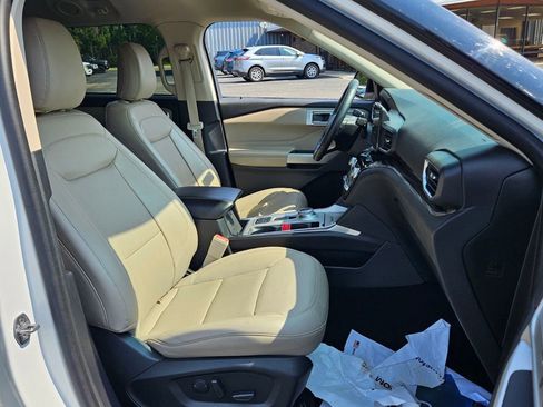 Used 2022 Ford Explorer Limited image 16
