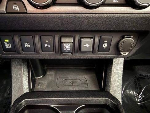Used 2021 Toyota Tacoma TRD Off-Road w/ TRD Premium Off Road Package AWD/4WD image 33