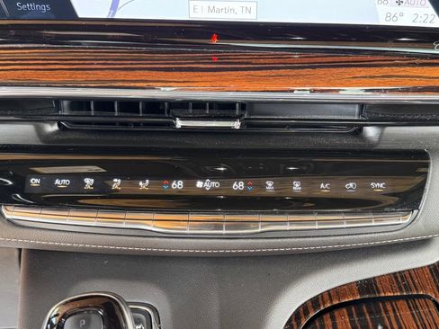 Used 2023 Cadillac Escalade Premium Luxury AWD/4WD image 30