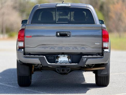 Used 2019 Toyota Tacoma TRD Off-Road w/ Technology Package image 5