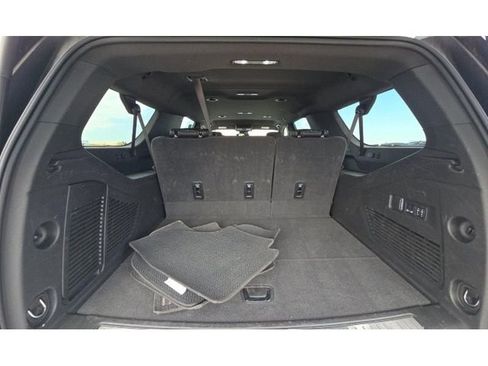 Used 2025 GMC Yukon XL Denali AWD/4WD image 10