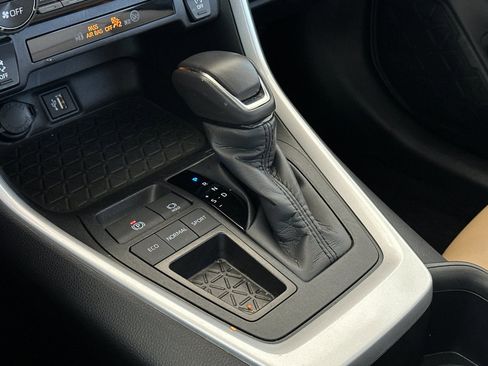 Used 2025 Toyota RAV4 XLE Premium image 20