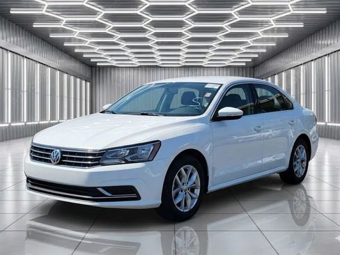 Used 2018 Volkswagen Passat 2.0T S FWD image 1