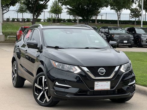 Used 2022 Nissan Rogue Sport SL FWD image 2