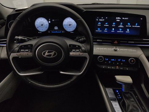 Used 2025 Hyundai Elantra Limited FWD image 22