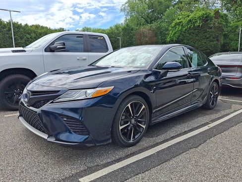 Certified 2020 Toyota Camry XSE FWD image 3