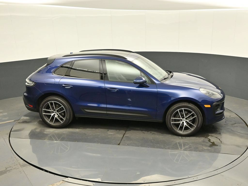 Certified 2026 Porsche Macan AWD/4WD image 31