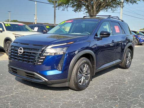 Certified 2026 Nissan Pathfinder SV FWD image 3