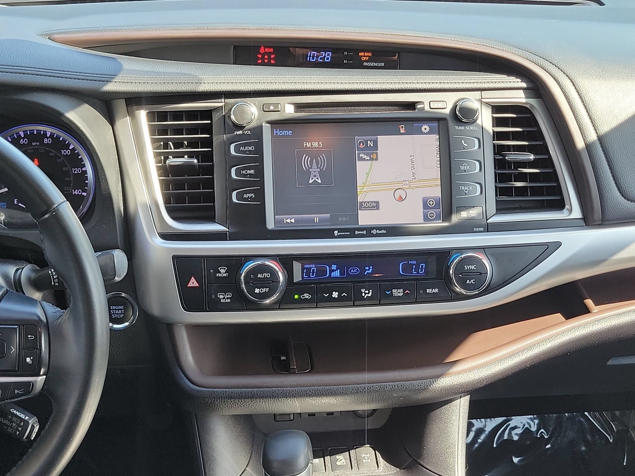 Used 2019 Toyota Highlander XLE AWD/4WD image 21