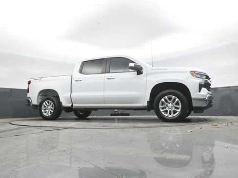 Used 2022 Chevrolet Silverado 1500 LT AWD/4WD image 45