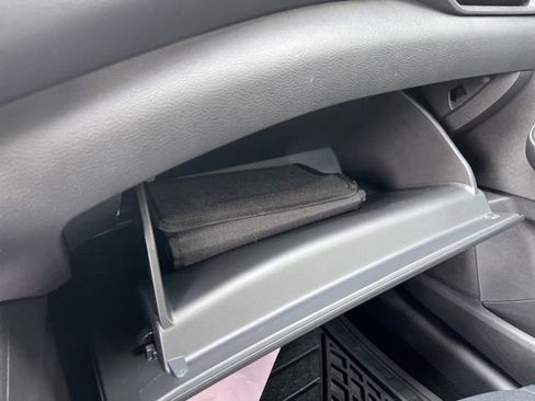 Used 2025 Nissan Sentra S FWD image 17