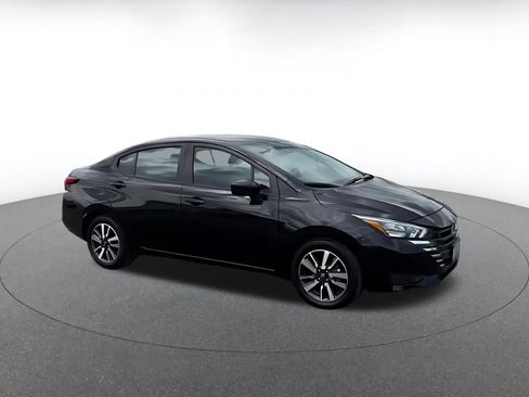 Used 2025 Nissan Versa SV FWD image 2