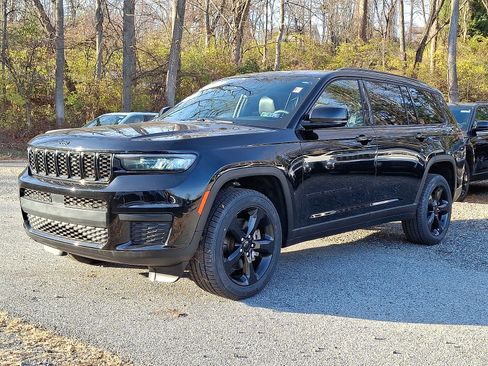 Certified 2023 Jeep Grand Cherokee L Laredo image 3