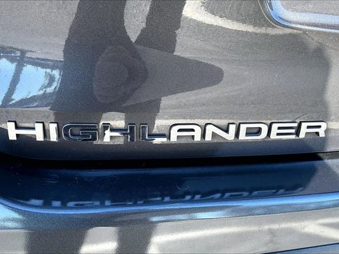 Used 2021 Toyota Highlander XLE image 31