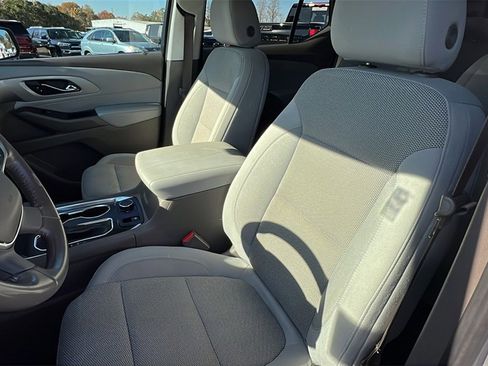 Used 2021 Chevrolet Traverse LT image 15