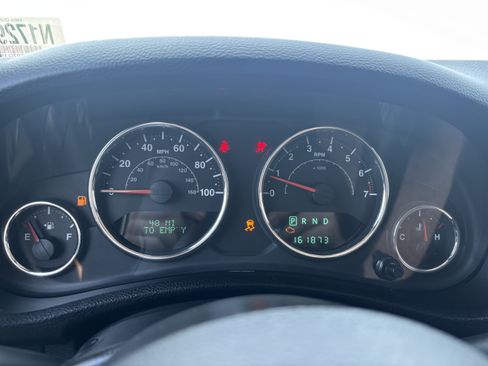 Used 2014 Jeep Wrangler Unlimited Sahara w/ Connectivity Group AWD/4WD image 18