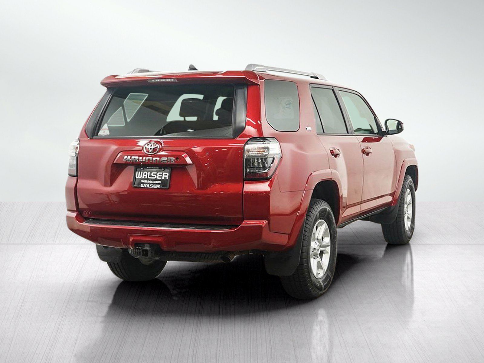 Used 2018 Toyota 4Runner SR5 AWD/4WD image 5
