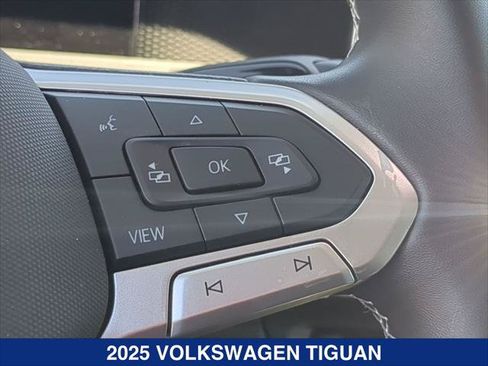 Certified 2025 Volkswagen Tiguan S FWD image 15