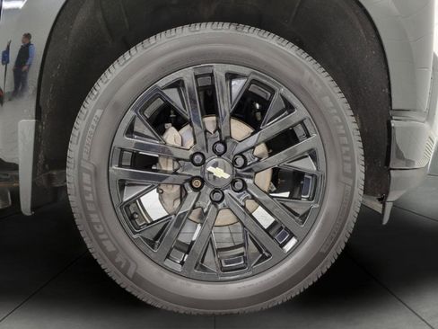 Used 2021 Chevrolet Silverado 1500 High Country w/ Technology Package AWD/4WD image 3