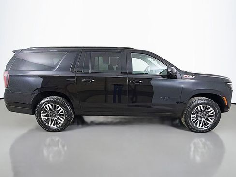 Used 2025 Chevrolet Suburban Z71 AWD/4WD image 16