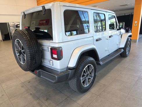 Used 2023 Jeep Wrangler Unlimited Sahara w/ Cold Weather Group AWD/4WD image 7