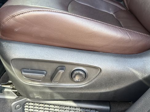 Used 2023 Toyota Sienna Platinum FWD image 25