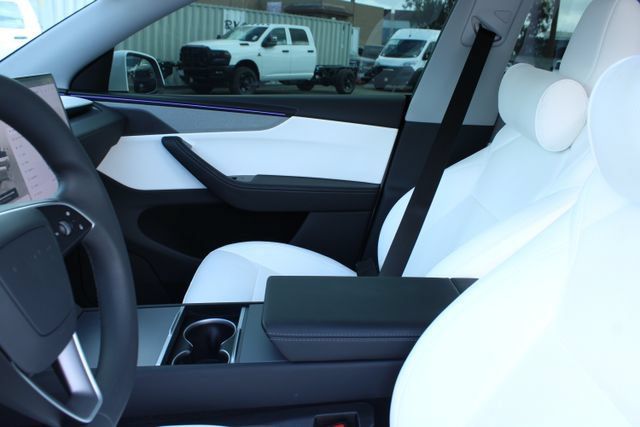 Used 2026 Tesla Model Y 2WD image 22