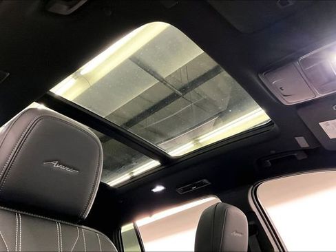 Used 2025 Buick Enclave Avenir w/ Super Cruise Package image 17