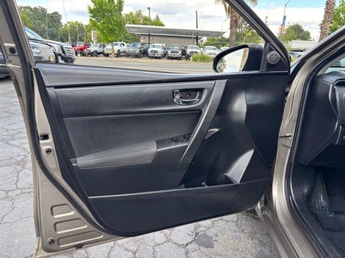 Used 2017 Toyota Corolla LE FWD image 15
