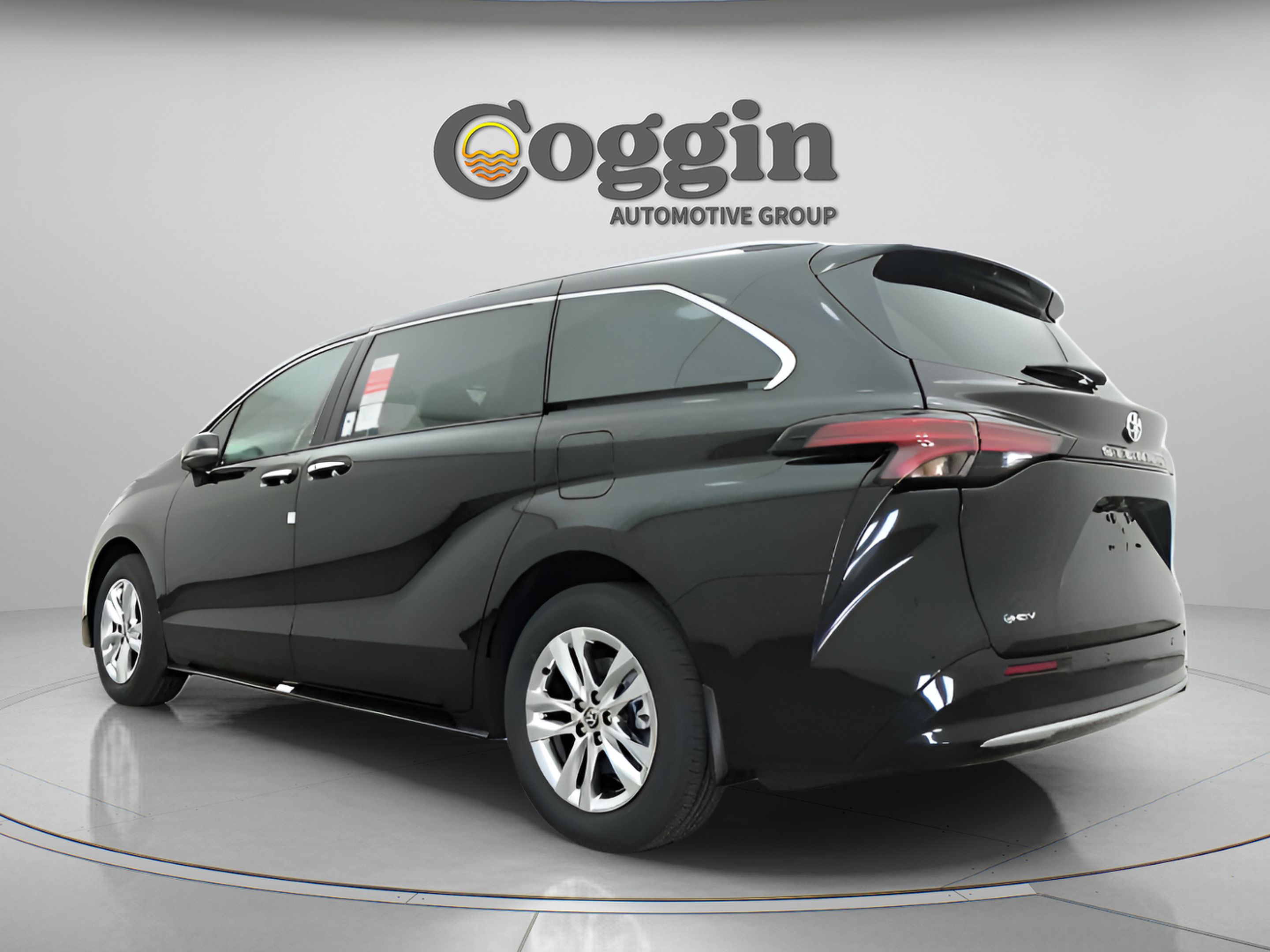 Certified 2026 Toyota Sienna Limited FWD image 9