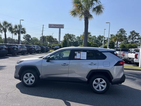 Used 2024 Toyota RAV4 LE AWD/4WD image 7