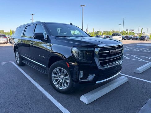 Used 2024 GMC Yukon XL SLT w/ SLT Luxury Package AWD/4WD image 4