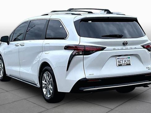 Used 2023 Toyota Sienna Platinum AWD/4WD image 11