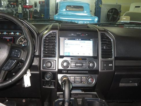 Used 2016 Ford F150 XLT w/ Equipment Group 302A Luxury AWD/4WD image 39