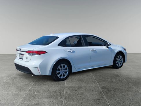 Used 2025 Toyota Corolla LE image 5