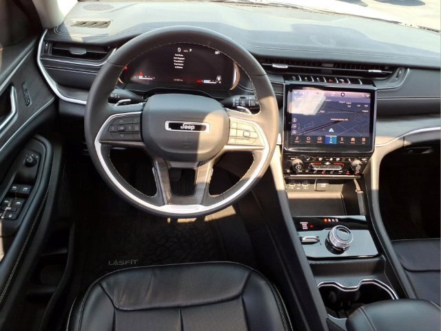 Used 2024 Jeep Grand Cherokee Limited w/ Luxury Tech Group II AWD/4WD image 13