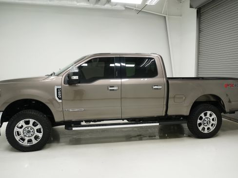 Used 2022 Ford F250 Lariat w/ Chrome Package image 6