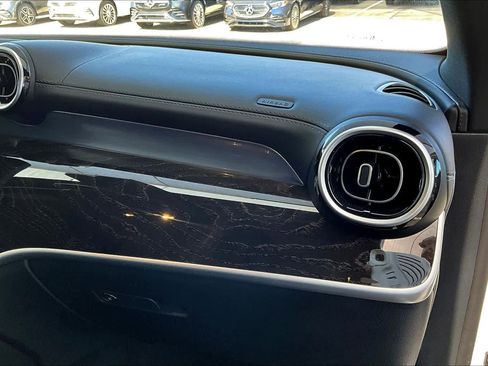 Used 2024 Mercedes-Benz GLC 300 4MATIC image 18