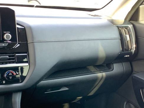 Used 2025 Nissan Pathfinder SV image 35