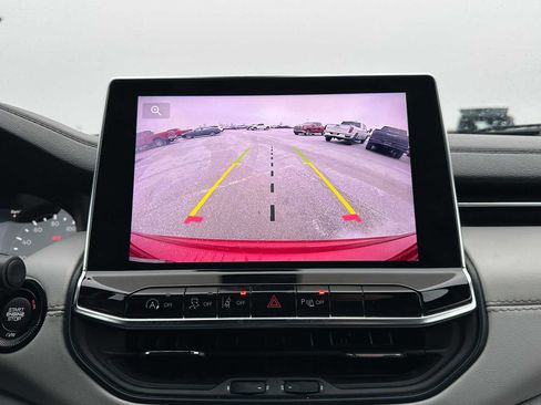 Used 2024 Jeep Compass Limited image 28