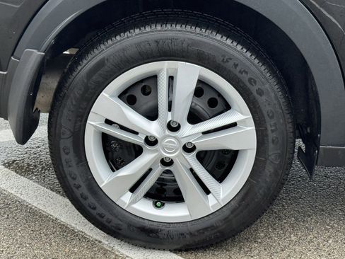 Certified 2025 Nissan Kicks Play S image 37