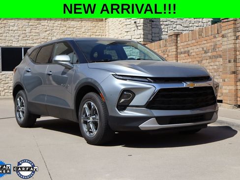 Used 2025 Chevrolet Blazer LT FWD image 1