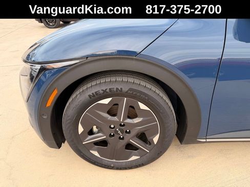 Used 2025 Kia EV6 Light w/ Light LR Technology Package RWD image 7